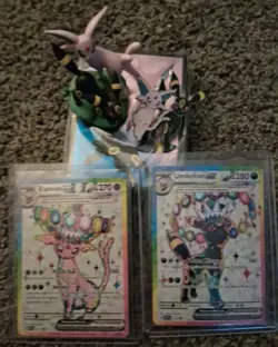 Umbreon 176 Espeon 175 Promos, Pin, Figure, & Sleeves - Prismatic Evolutions - Image 1