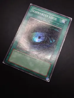 YUGIOH 2003 | DARK HOLE | LOB-G041 | OLD PRINT | GERMAN | VG - GOOD (PLAYED) - Image 3