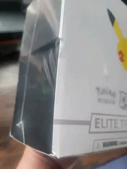 Pokemon TCG: 25th Anniversary Celebrations Elite Trainer Box ETB 820650809439 - Image 3