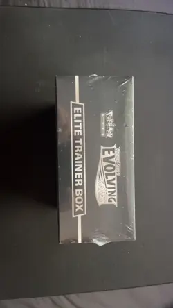 Pokemon TCG Sword and Shield Evolving Skies Elite Trainer Box ETB Sealed - Image 3