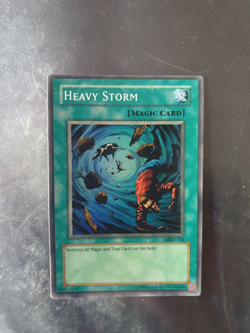 YUGIOH HEAVY STORM SUPER RARE MRD-142 NM - Image 1