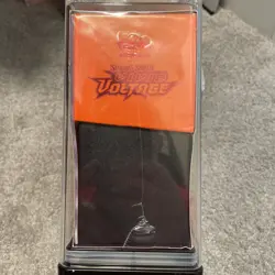 Pokemon TCG: Sword & Shield-Vivid Voltage ETB In Acrylic Case Sealed 820650807688 - Image 3