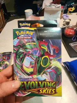 Sealed 3 Pack Evolving Skies Hanger Box Pokemon TCG Sword & Shield booster 820650851551 - Image 1