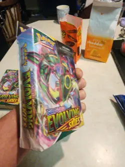 Sealed 3 Pack Evolving Skies Hanger Box Pokemon TCG Sword & Shield booster 820650851551 - Image 3