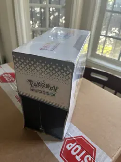 Pokemon TCG Scarlet Violet Prismatic Evolutions ETB Elite Trainer Box - Image 3