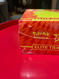 Pokemon Sword & Shield - Vivid Voltage Elite Trainer Box 820650807688 - Image 4