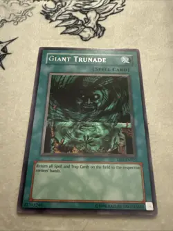Giant Trunade DB1-EN032 Dark Beginning 1 Unlimited Card Yu-Gi-Oh - Image 1
