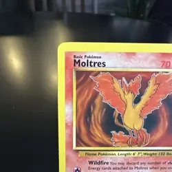 1999 Pokemon TCG Fossil Moltres Card 27/62 Unlimited Non-Holo Rare - Image 3