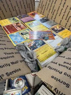 🔥 17lbs 4200+ UNSEARCHED Pokemon Bulk Lot! Some Holos & Vintage Cards LP/NM ✨ - Image 1