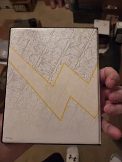 Pokemon JUMBO / OVERSIZE BINDER CELEBRATIONS 25TH ANNIVERSARY - POKEMON TCG NEW - Image 2