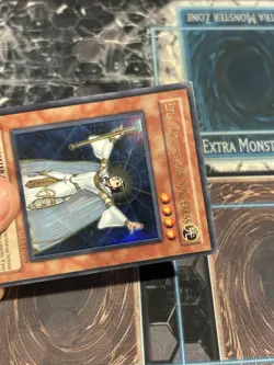 Yugioh TCG Lyla, Lightsworn Sorceress LODT-EN019 Unlimited Ultra MP Original - Image 3