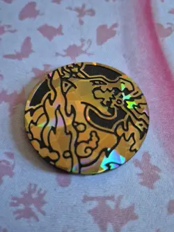 Pokemon TCG : Gold Charizard VMAX Flip Coin - Cracked Ice Holo - Image 2