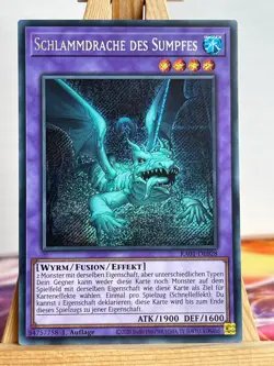 Schlammdrache Des Sumpfes RA01-DE028 Secret Rare Deutsch NM YUGIOH - Image 1