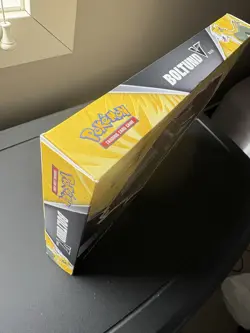 2022 Pokemon TCG Boltund V Box - Image 3