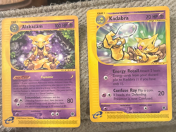 pokemon cards Lot Alakazam 33/165 Kadabra 84/165 - Image 1