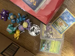 Pokemon Binder Card Lot Over 400 Cards And A Few Toys - Image 5
