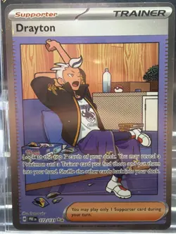 2025 POKEMON DRAYTON FULL ART TRAINER HOLO 172/131 Sv: Prismatic Evolutions - Image 1