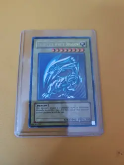 Yugioh Blue-Eyes White Dragon SDK-001 Yu-Gi-Oh! Trading Card w/ Play Wear - Image 1