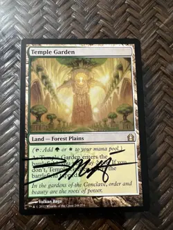 Mtg. Temple Garden. Return to Ravnica. Signed. Played. - Image 1