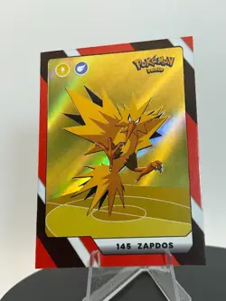 2025 POKEMON POKEDEX Kanto Peru Edition Zapdos #145 Gold Holo - Image 4