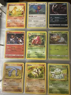 Binder collection(216 Cards) Pokemon TCG-mix of vintage, New, Holo, EX/V, Etc. - Image 2