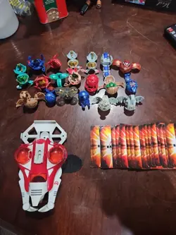 Bakugan Lot. 19 Figures, 28 Cards And A Wrist Launcher - Image 1