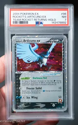 2004 POKEMON EX TEAM ROCKET RETURNS #96 ROCKET'S ARTICUNO EX-HOLO PSA 7 - Image 1
