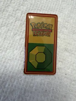 Pokemon League Pin / Badge Original Vintage 1999 Wizards Bolder - Image 1