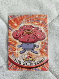 Vileplume #45 Topps Series 1 Pokemon Card - Image 1