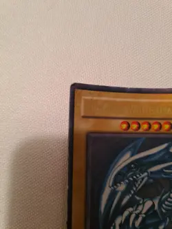 Blue Eyes White Dragon SDK-E001 Ultra Rare Unlimited - Image 3