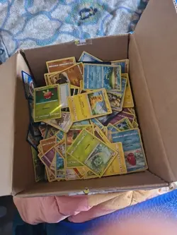 lotto carte Pokemon Comuni al Kg(3kg)Da Destino Sfuggente A Spada E Scudo Miste - Image 1