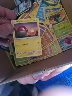 lotto carte Pokemon Comuni al Kg(3kg)Da Destino Sfuggente A Spada E Scudo Miste - Image 4