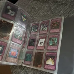 Konami Yu-Gi-Oh! TCG Binder Lot *mostly commons* - Image 3