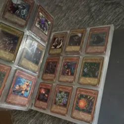 Konami Yu-Gi-Oh! TCG Binder Lot *mostly commons* - Image 4