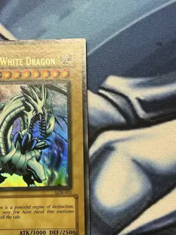 YuGiOh 2002 LOB-001 Blue-Eyes White Dragon Wavy 1st Edition English - Image 5