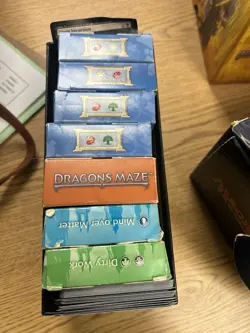 MAGIC THE GATHERING: 1 mystery box of 800 + cards 2013 CARDS SEE DESCRIPTION - Image 1