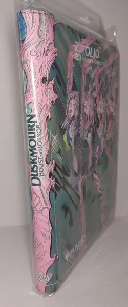 Magic: The Gathering Duskmourn Series Mirror Room Horror Card Binder - Image 4