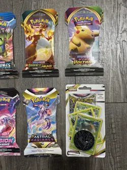 Pokemon TCG: Sword And Shield Blister Set 10 Packs Evolving Skies Fusion Strike - Image 3