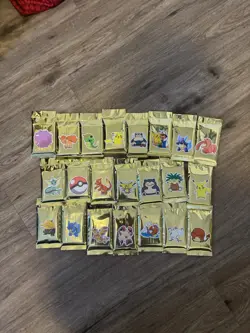 Pokemon Gold Mystery Pack 10 Random Cards - Image 1