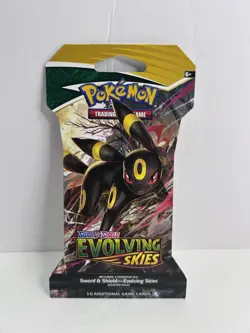 Pokemon TCG: Sword & Shield - Evolving Skies Sleeved Booster Pack - Umbreon 820650808784 - Image 1