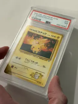 PSA 7 1998 POKEMON JAPANESE GYM #25 LT. SURGE'S PIKACHU LV.10 - Image 2