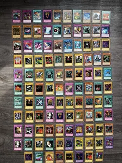 Lot 108 cartes Yu-Gi-Oh Francaises – 25 1ʳᵉ Edition GLD1 - Image 1
