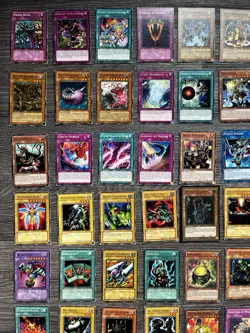 Lot 108 cartes Yu-Gi-Oh Francaises – 25 1ʳᵉ Edition GLD1 - Image 2