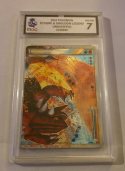 TOPPS MGC POKEMON 2010 HOLO KYOGRE & GROUDON LEGEND UNDAUNTED GRADE 7 - Image 1