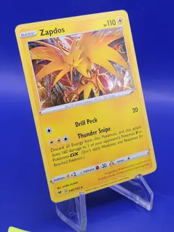 Pokemon ZAPDOS 048/185 RARE HOLOFOIL NM CARD Blister exclusive w/ mini swirl - Image 2