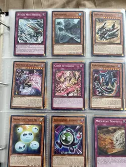 ULTRA RARE Yu-Gi-Oh!– 500 Mint Condition Cards + Binder - Image 3