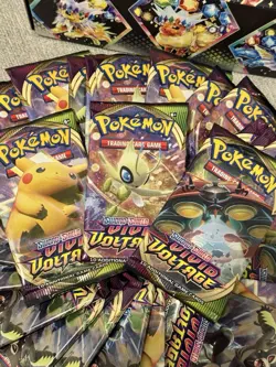 SALE🔥LOT OF 30 SEALED Pokemon Sword & Shield Vivid Voltage Booster Packs - Image 1