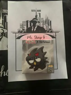 HELLO KITTY & FRIENDS X Yu-Gi-Oh! BADTZ-MARU RED EYES BLACK DRAGON OVP BOX* - Image 1