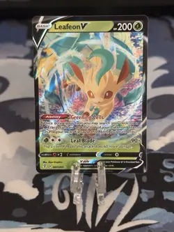 Leafeon V 007/203 SWSH07 Evolving Skies Ultra Rare Holo Pokemon Card - NM - Image 1