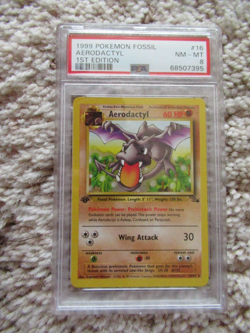 1999 POKEMON FOSSIL #16 AERODACTYL FIRST EDITION PSA 8 - Image 1